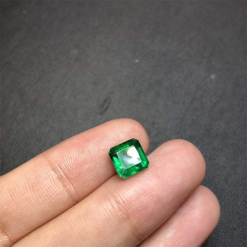 祖母绿裸石2.21ct VVG Min