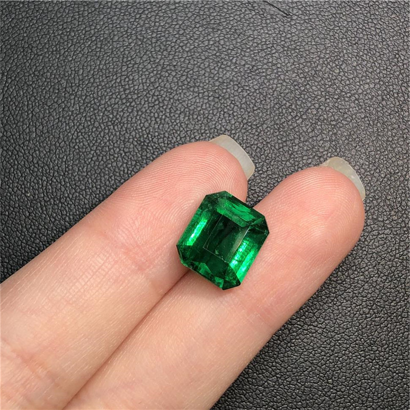 祖母绿裸石5.57ct ver min