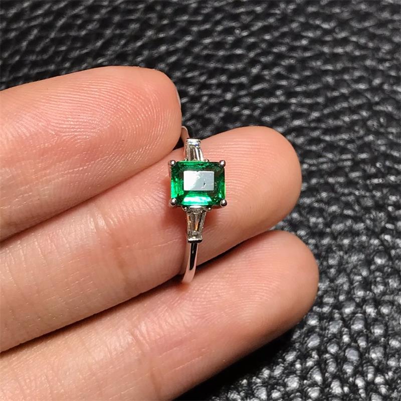 白18K金祖母绿戒指0.6370ct