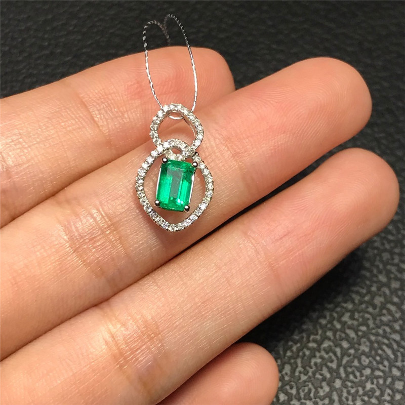 白18K祖母绿钻坠0.815ct