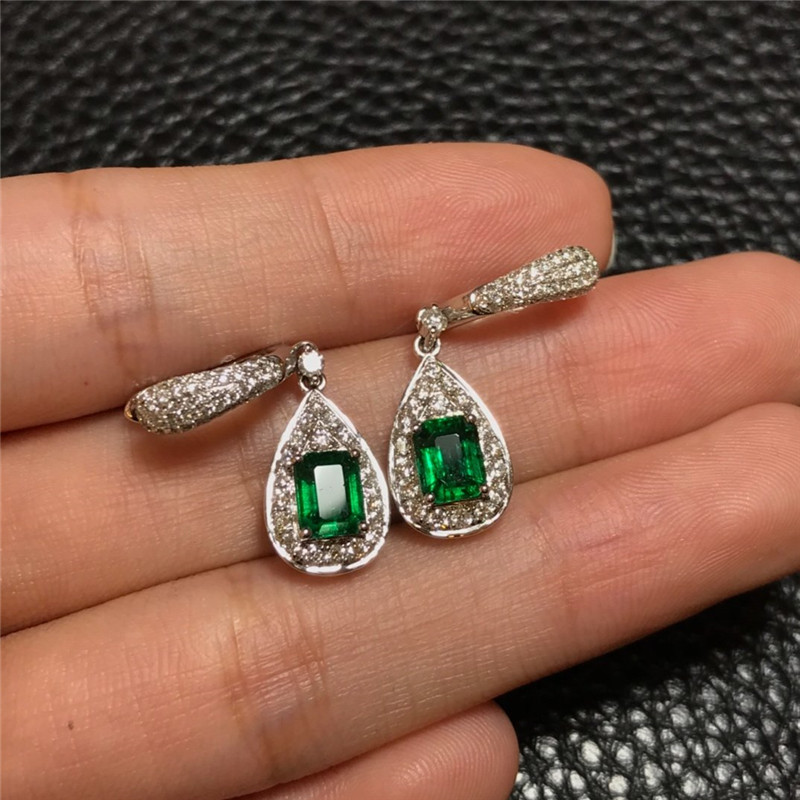 白18K金祖母绿耳钉1.3710ct