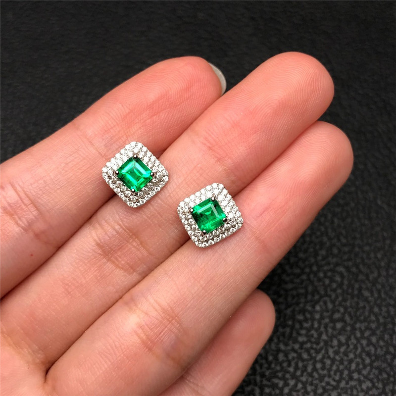 白18K金祖母绿耳钉0.86ct/2p