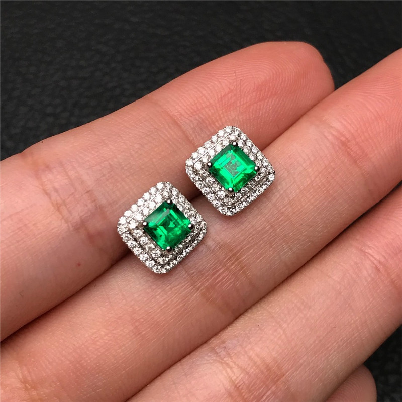 白18K金祖母绿耳钉0.86ct/2p