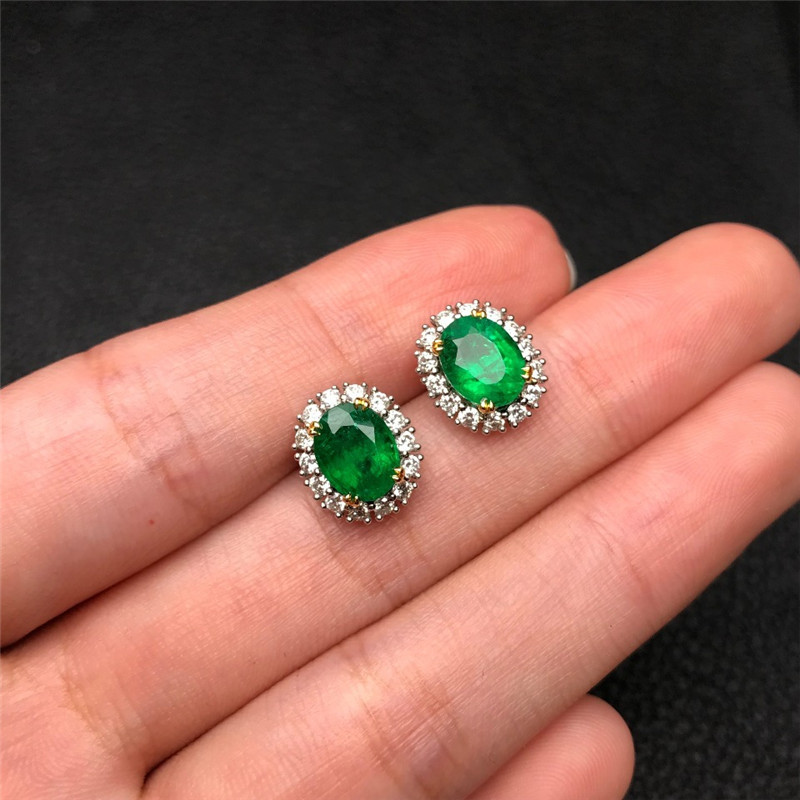 白18K金祖母绿耳钉2.6900ct