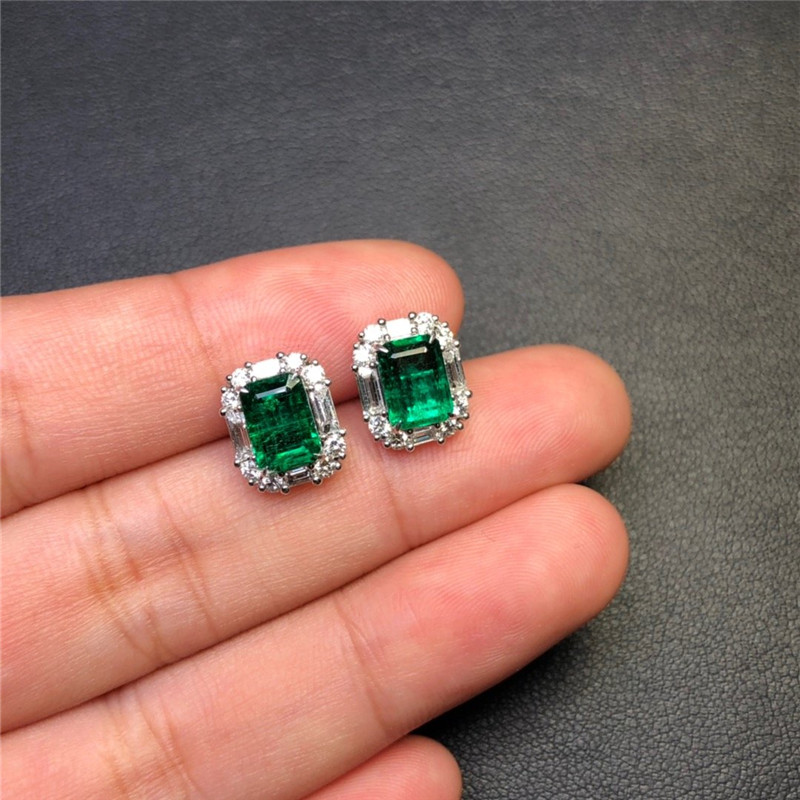 白18K金祖母绿耳钉2.177ct