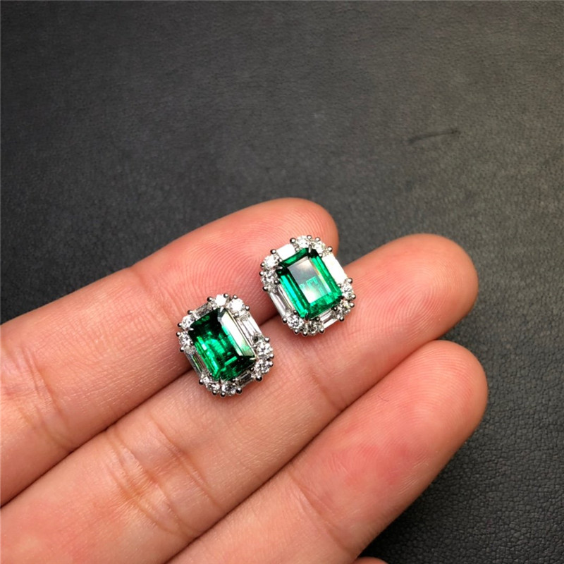 白18K金祖母绿耳钉2.177ct