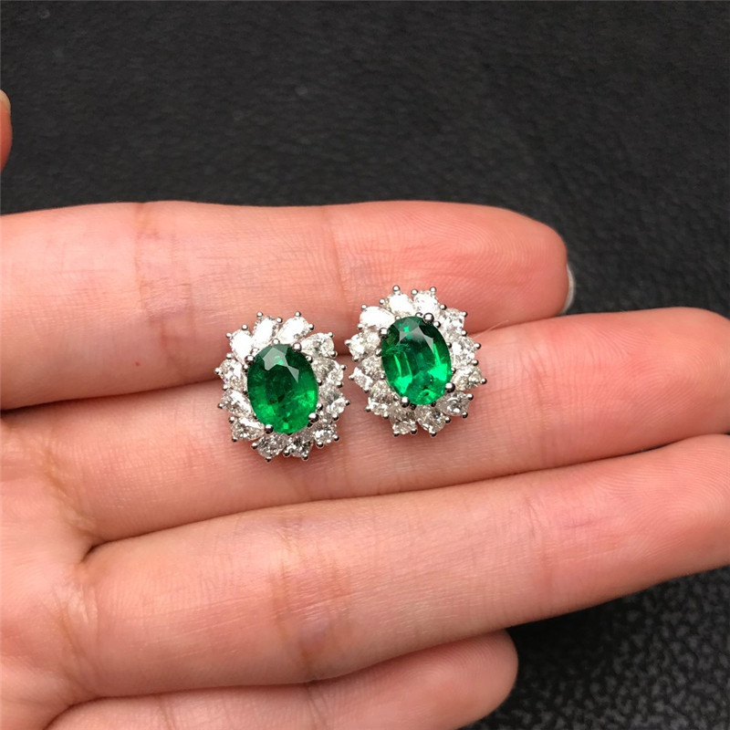 白18K金祖母绿耳钉2.3850ct