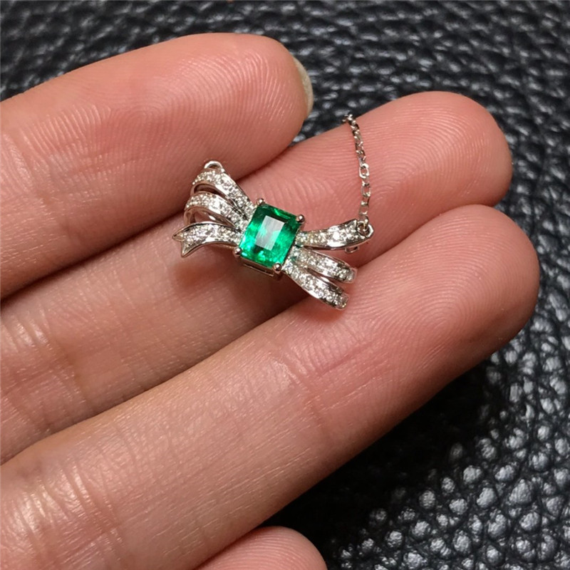 白18K金祖母绿链牌0.371ct