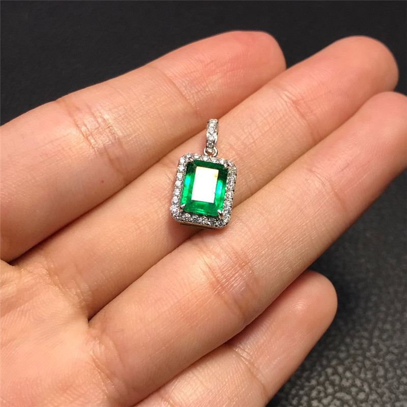 白18K金祖母绿吊坠1.3810ct