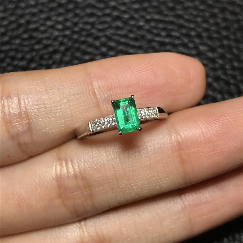 白18K金祖母绿钻戒0.633ct