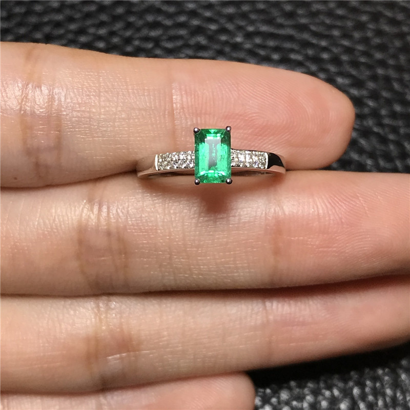 白18K金祖母绿钻戒0.633ct