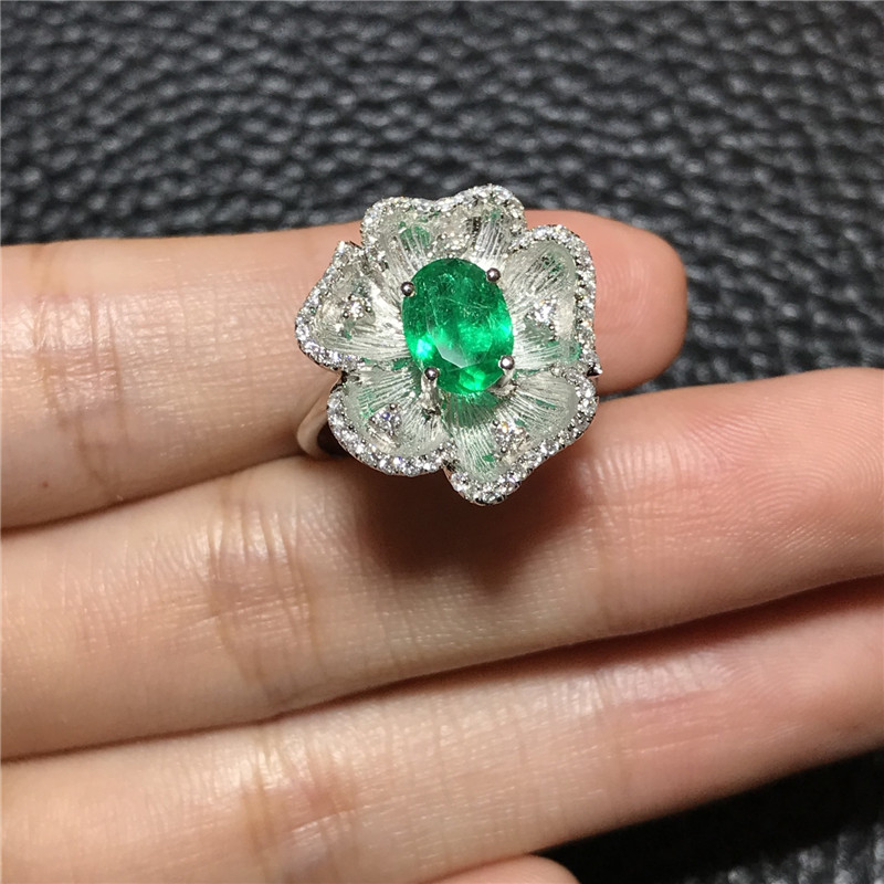 白18K金花型拉丝镶嵌哥伦比亚祖母绿钻戒0.994ct