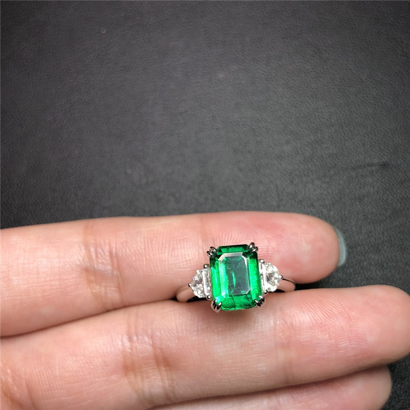 白18K金祖母绿戒指2.41ct