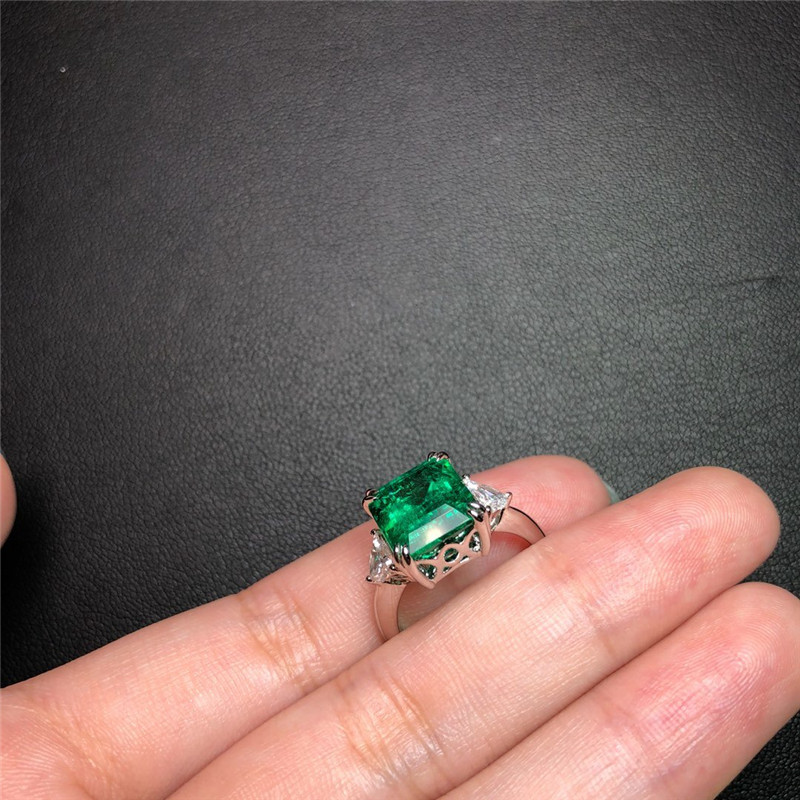 白18K金祖母绿戒指4.27ct