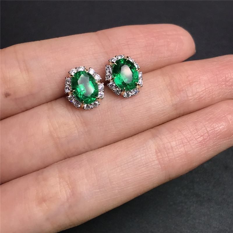 SC03582 白18K金祖母绿耳钉 2.4360/ct