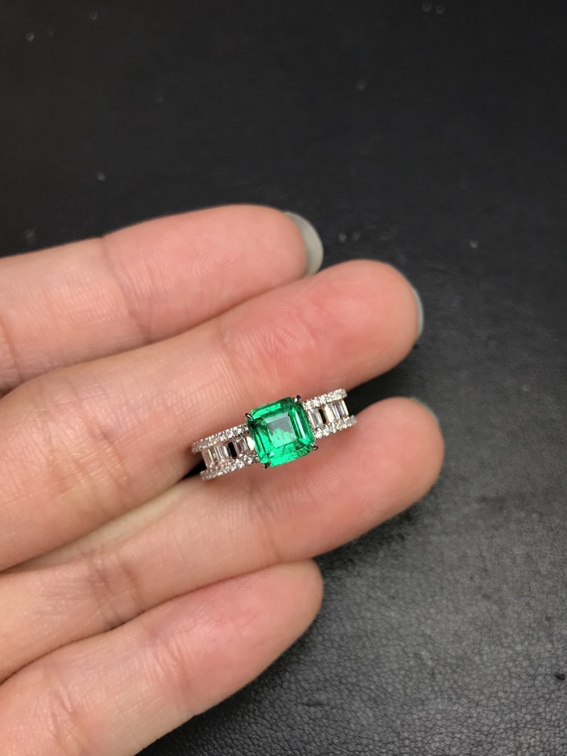 白18k金赞比亚祖母绿戒指1.178ct