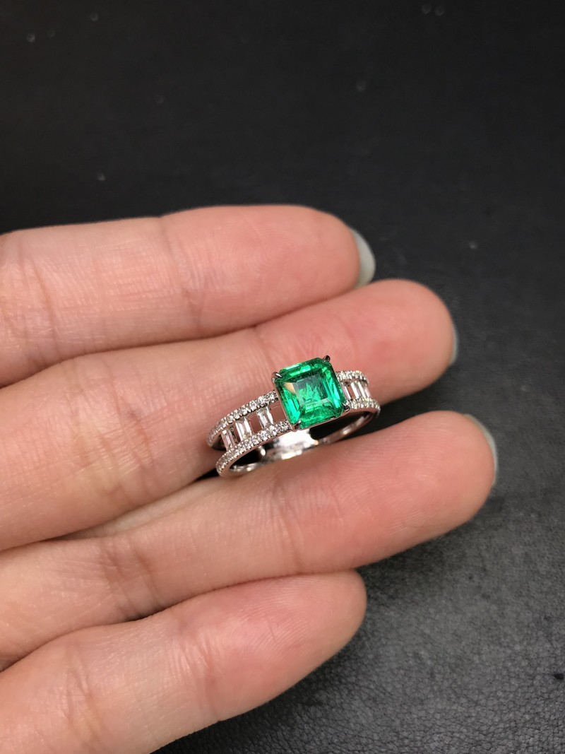 白18k金赞比亚祖母绿戒指1.178ct