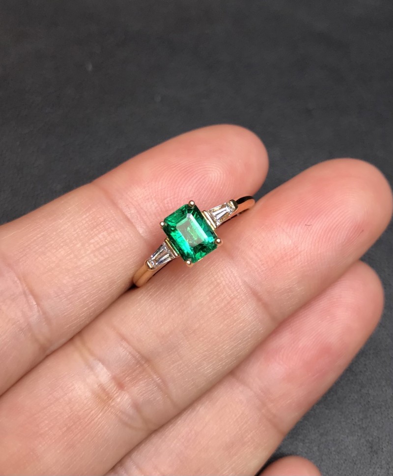 黄18K金赞比亚祖母绿戒指0.895ct