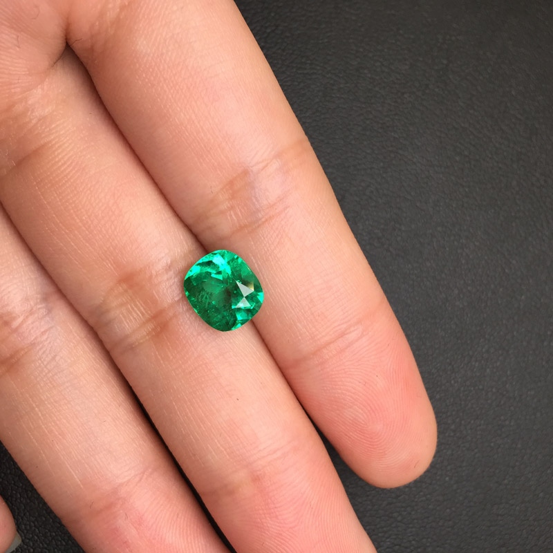 垫型祖母绿裸石2.03ct  哥伦比亚  MEDIUM GREEN