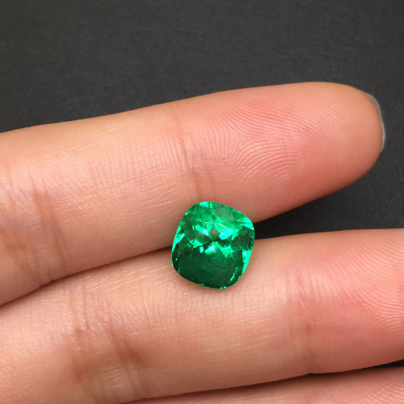 垫型祖母绿裸石3.01ct  哥伦比亚  MEDIUM GREEN