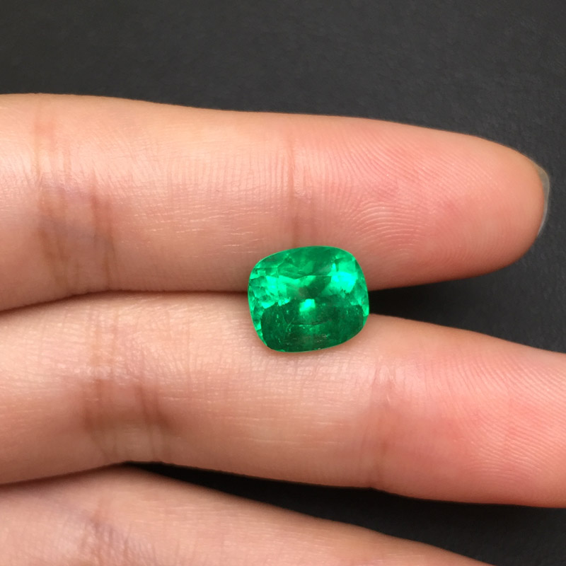垫型祖母绿裸石3.13ct  哥伦比亚  INTENCE GREEN