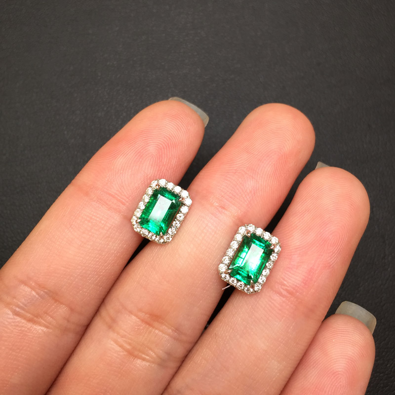 白18K金祖母绿耳钉1.69ct/2p