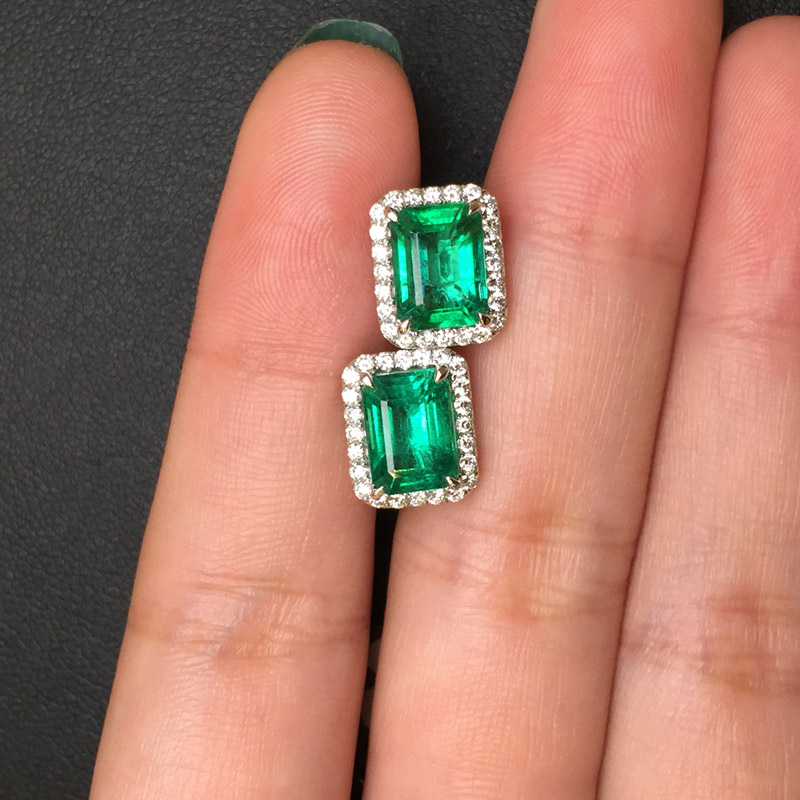 白18K金祖母绿耳钉3.218ct/2p