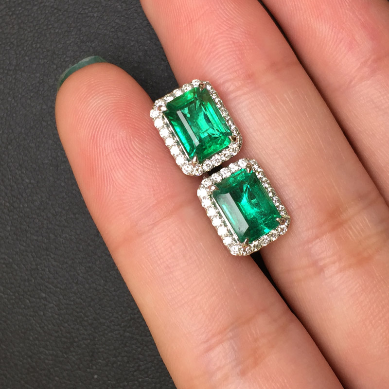 白18K金祖母绿耳钉3.218ct/2p
