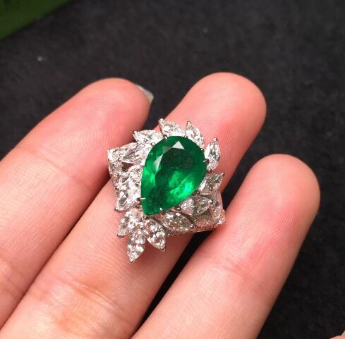 白18K金水滴形祖母绿钻戒2.448ct 马眼钻石镶嵌