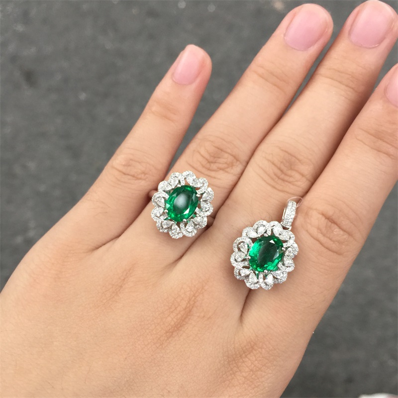 白18K金祖母绿钻坠1.45ct