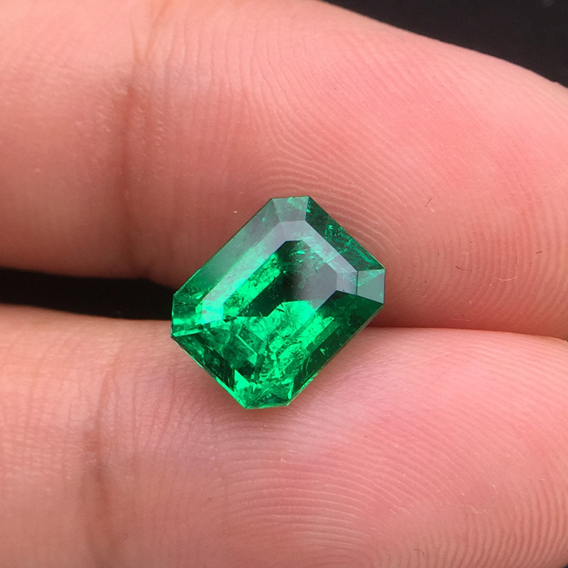 哥伦比亚祖母绿裸石2.15克拉vivid green muzo minor