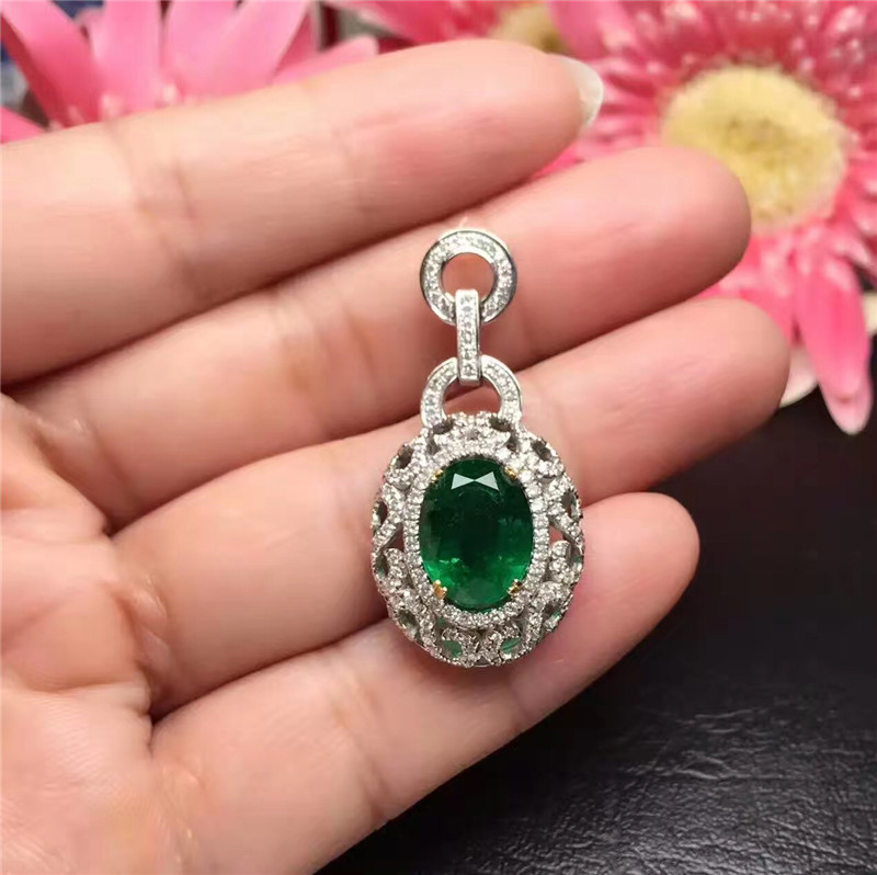白18K金祖母绿钻坠 5.56ct
