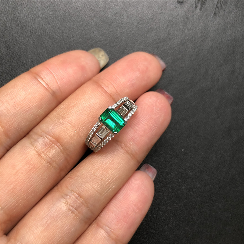 白18K金祖母绿钻戒1.075ct