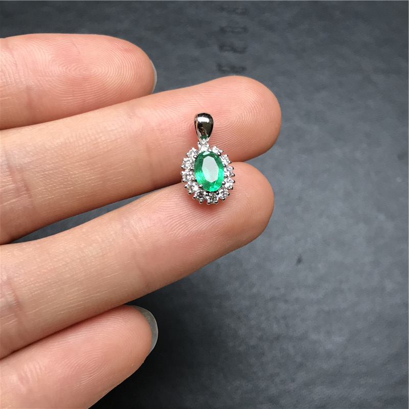 白18K金祖母绿钻坠0.65ct
