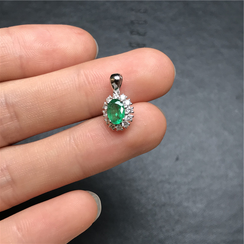 白18K金祖母绿钻坠0.65ct