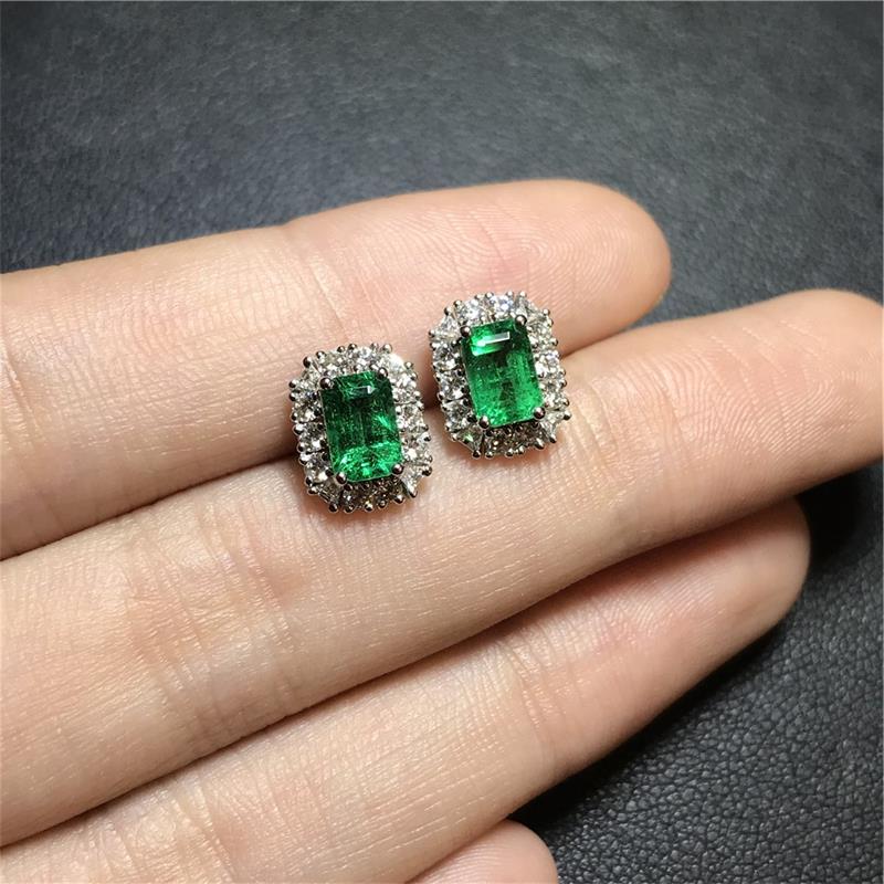 白18K金祖母绿耳钉 1.38ct