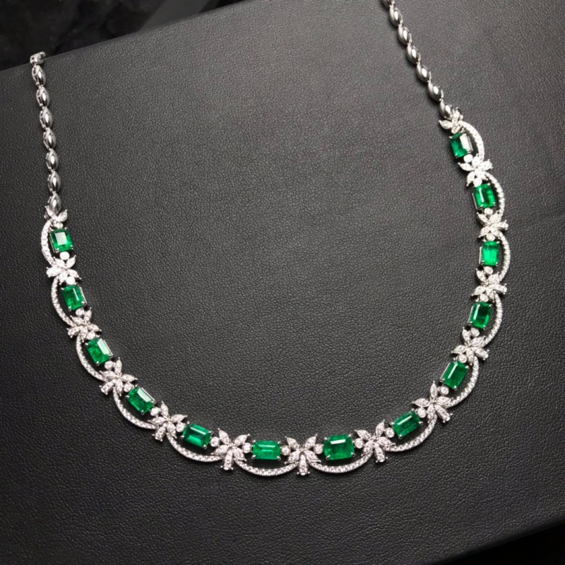 白18K金祖母绿链牌 主石：8.052ct   sc03700