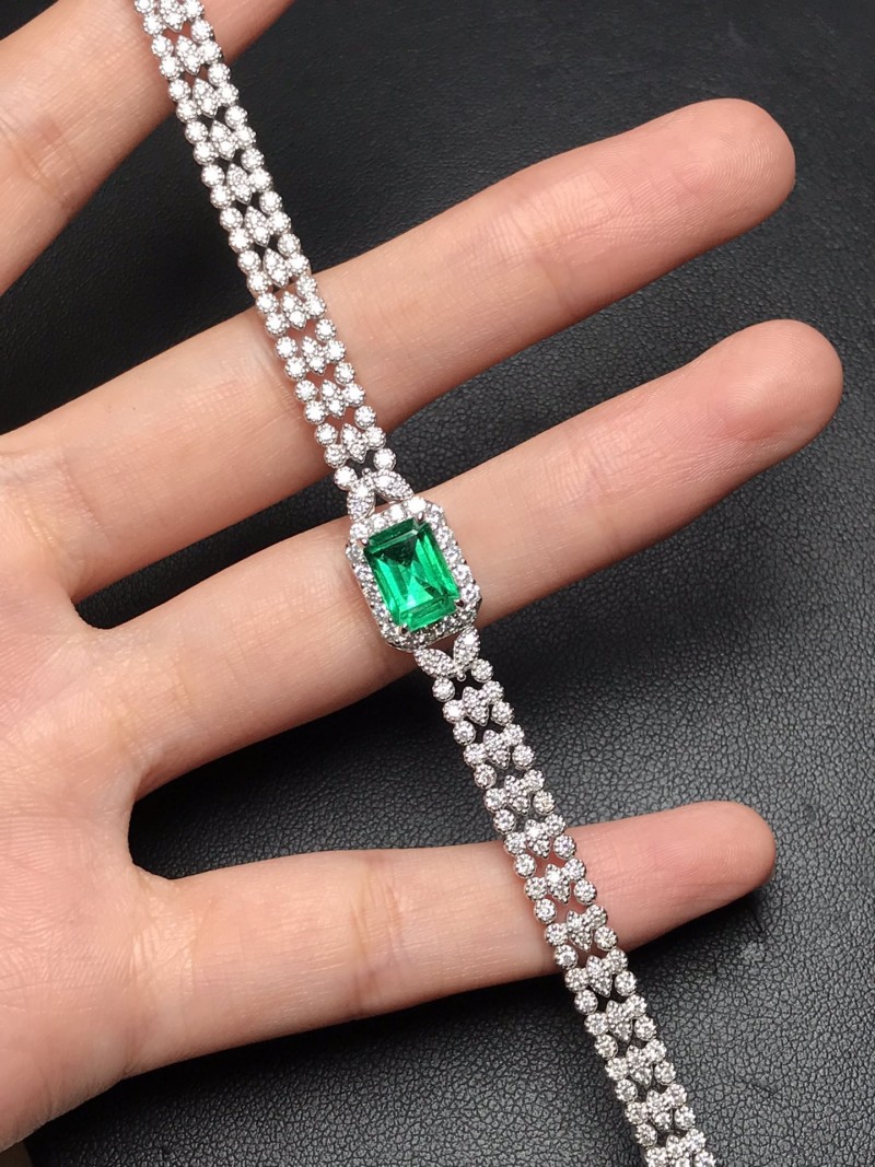 sc04719 白18K金祖母绿手链  2.08ct