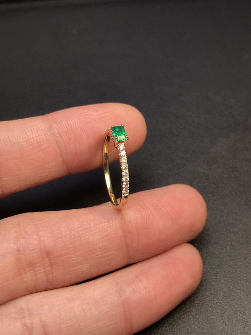 黄18k金阿富汗祖母绿戒指0.179ct