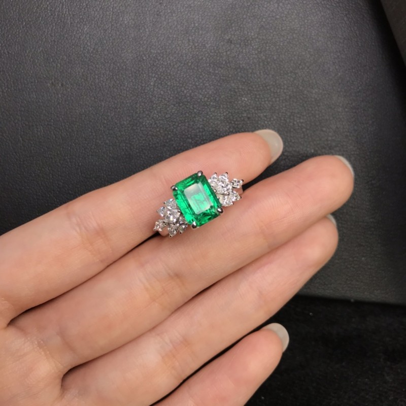 白18K金祖母绿戒指2.63ct