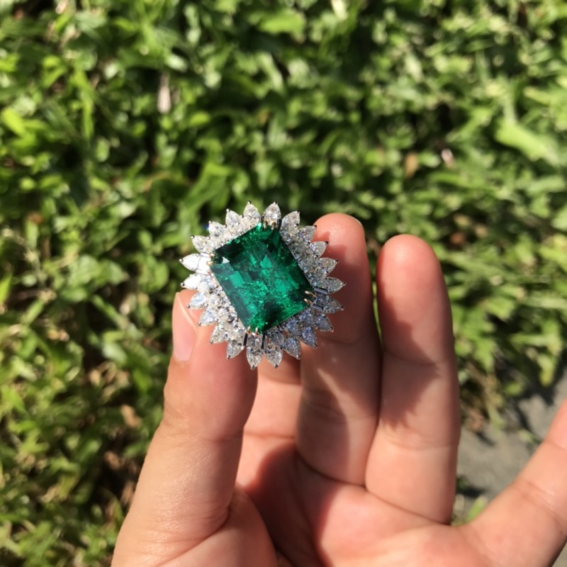 白18K金哥伦比亚祖母绿戒指9.93ct