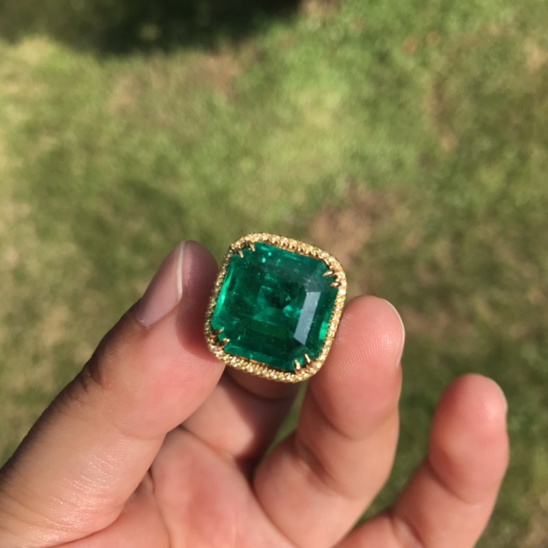 白18K金哥伦比亚祖母绿戒指9.1ct