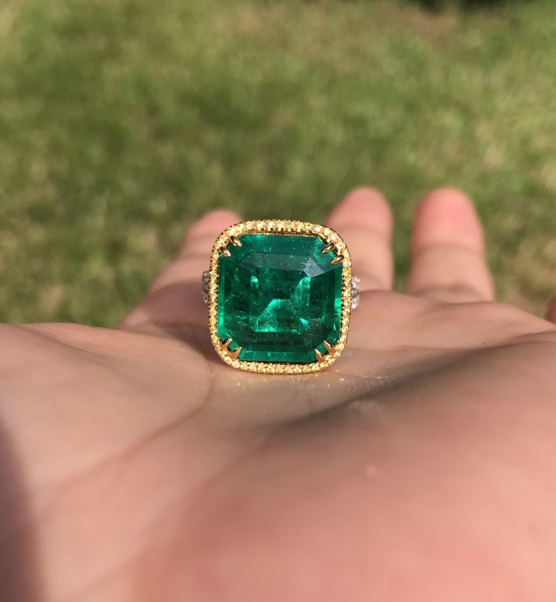 白18K金哥伦比亚祖母绿戒指9.1ct