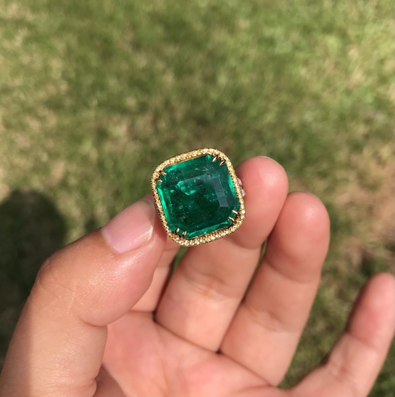 白18K金哥伦比亚祖母绿戒指9.1ct