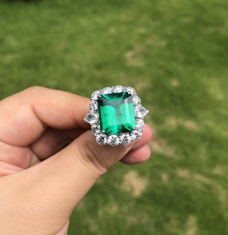 白18K金祖母绿戒指8.34ct