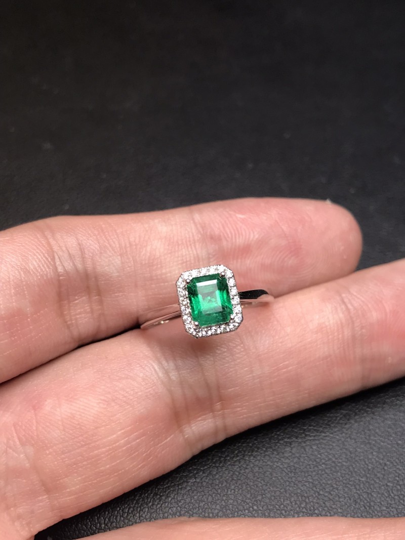 白18K金赞比亚祖母绿戒指1.016ct