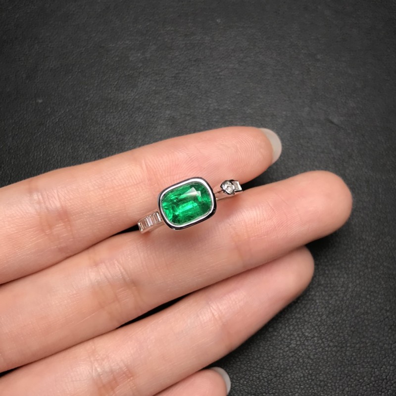 白18K金祖母绿戒指1.334ct