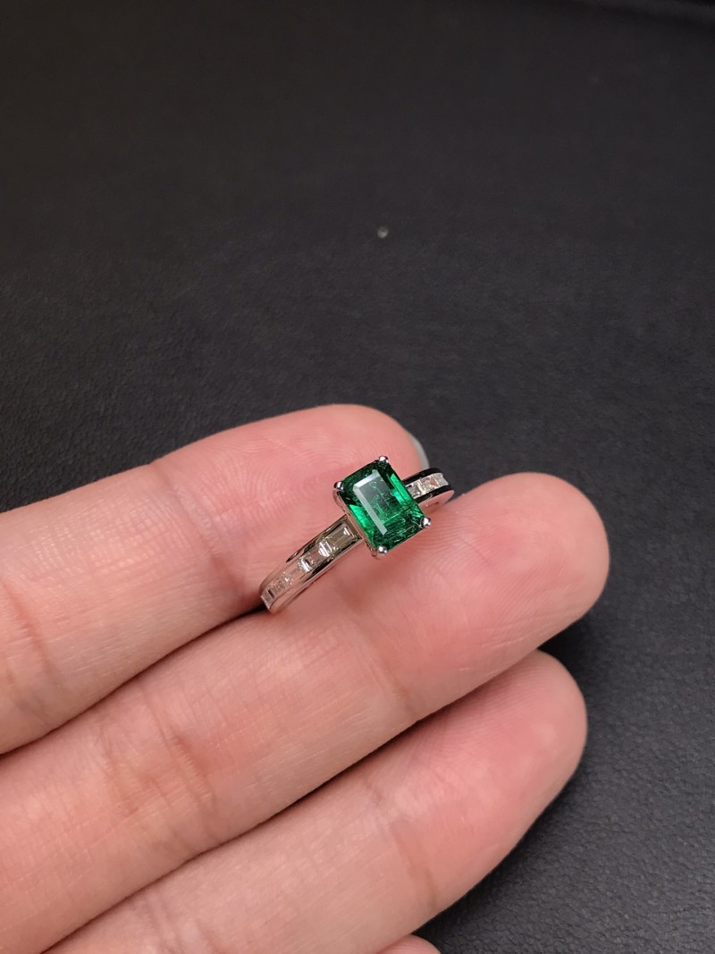 白18K金赞比亚祖母绿戒指0.799ct