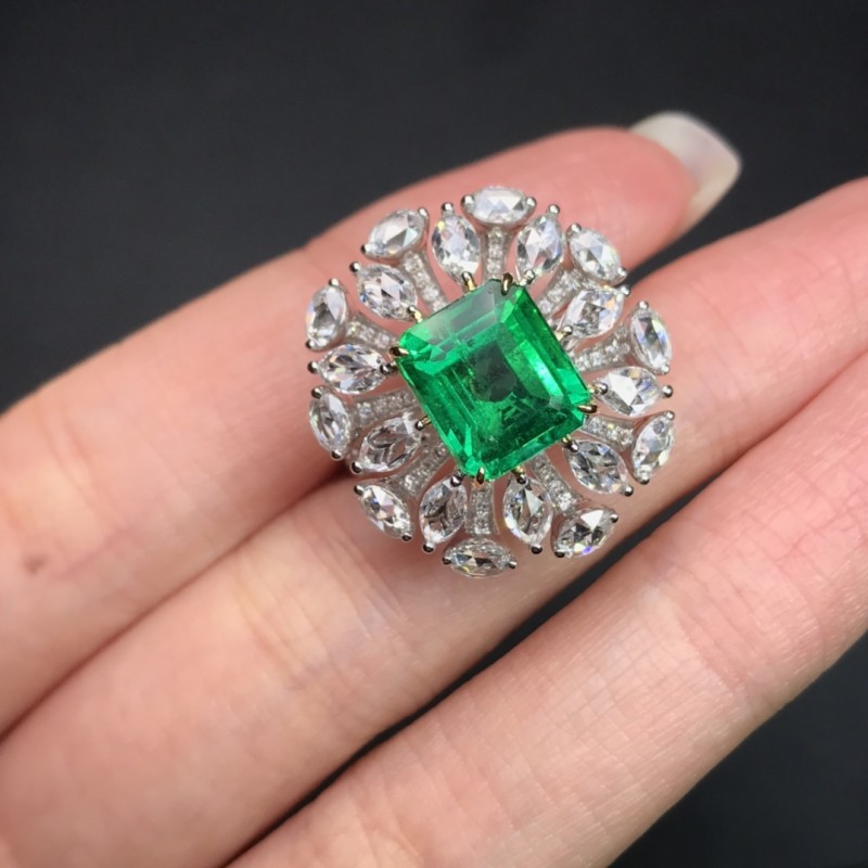 白18K金祖母绿戒指3.33ct