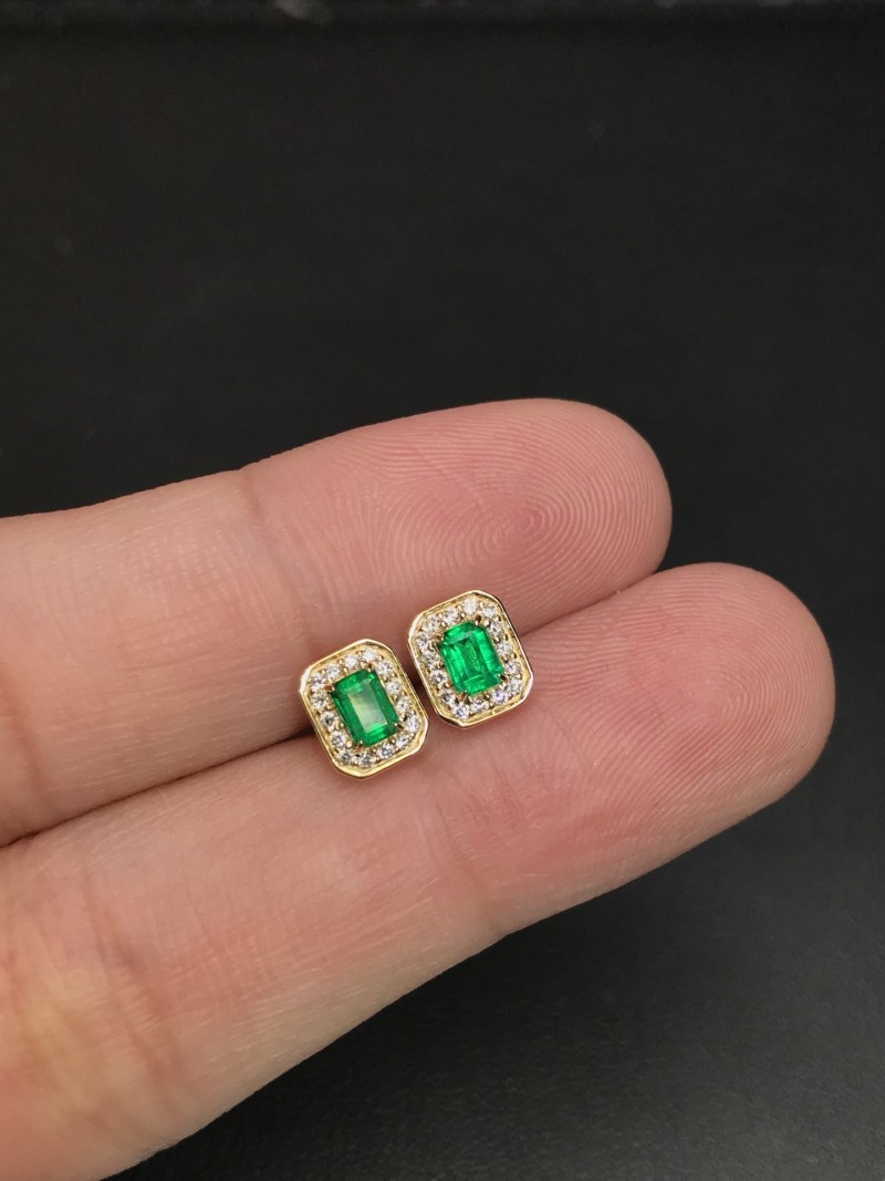 黄18K金阿富汗祖母绿耳钉 0.392ct
